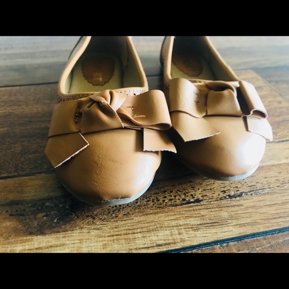 Girls Bow Flats. Never been worn. - Picture 2 of 3